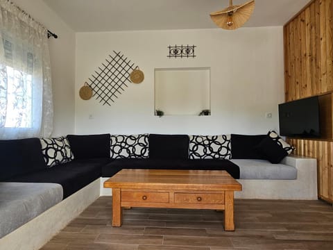 Communal lounge/ TV room, TV and multimedia, Seating area