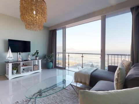 Communal lounge/ TV room, TV and multimedia, View (from property/room), Balcony/Terrace, Seating area