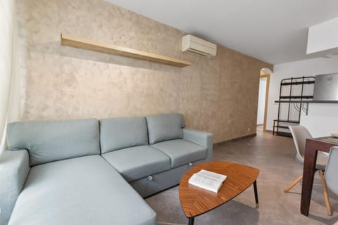 Le Grimaldi - Spacious - AC - WIFI - Hypercentre Apartment in Cagnes-sur-Mer