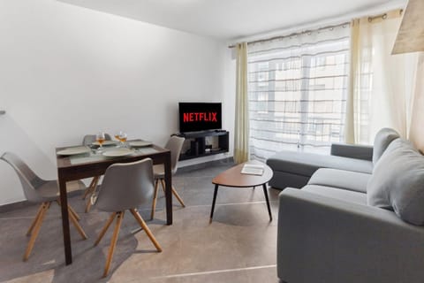 Le Grimaldi - Spacious - AC - WIFI - Hypercentre Apartment in Cagnes-sur-Mer