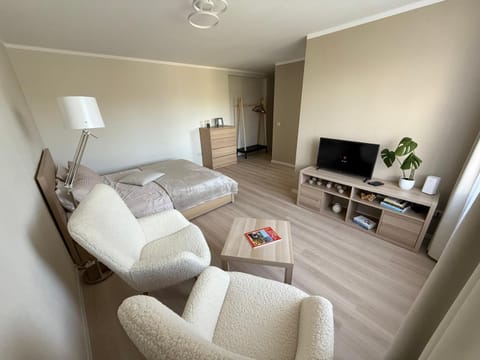Bed, TV and multimedia, Photo of the whole room, Seating area