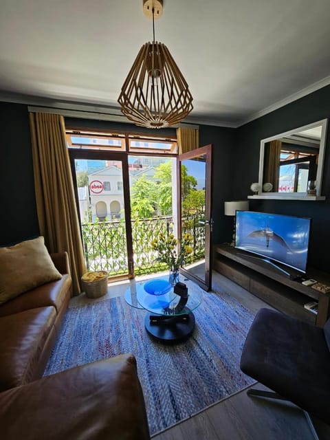 Communal lounge/ TV room, TV and multimedia, Living room, Seating area