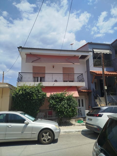 Cozy Central Appartment House in Nea Peramos