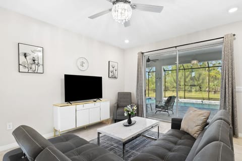 Communal lounge/ TV room, TV and multimedia, Living room
