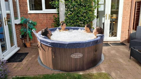 Garden, Hot Tub