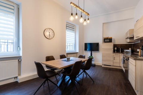 Kitchen or kitchenette, Dining area, oven, stove