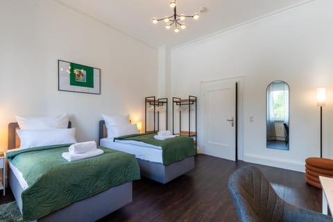 Bed, Photo of the whole room, Bedroom, Family