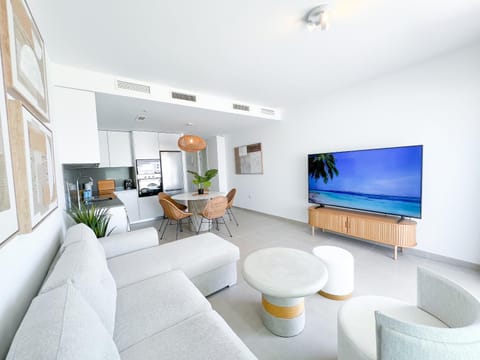 TV and multimedia, Kitchen or kitchenette, Living room, Seating area, Dining area, internet, oven, air conditioner