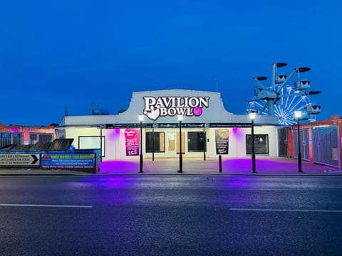 Night, Bowling, Evening entertainment, Street view, Sunset