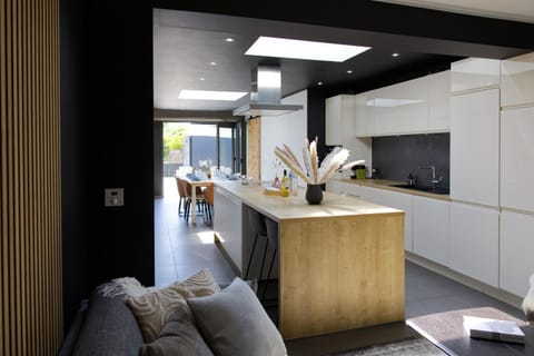 Kitchen or kitchenette, Living room, Seating area, Dining area, pet friendly, stove, kitchen