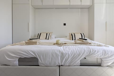 Bed, Photo of the whole room, Bedroom, furniture, towels