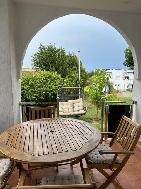 Patio, Day, Garden, View (from property/room), Balcony/Terrace, Living room, Seating area, Dining area, Garden view