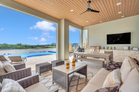 Wave on Wave Haus and Concierge Services House in Kingsland