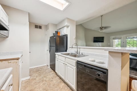 The Davis 1824 I Spacious 2 Bed 2 Bath Apartment in Huntsville