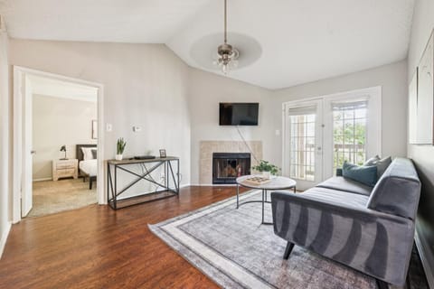 The Davis 1824 I Spacious 2 Bed 2 Bath Apartment in Huntsville