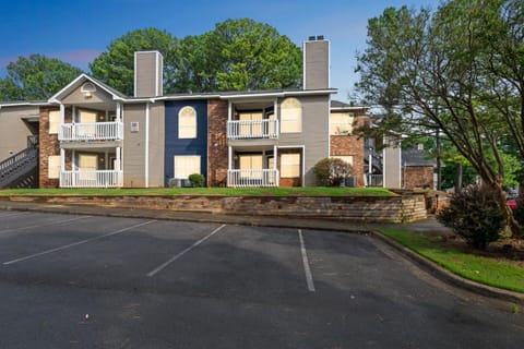 The Davis 1824 I Spacious 2 Bed 2 Bath Apartment in Huntsville