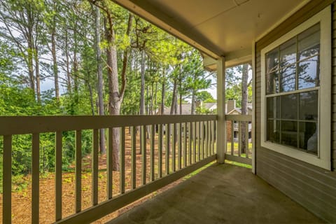 The Davis 1824 I Spacious 2 Bed 2 Bath Apartment in Huntsville