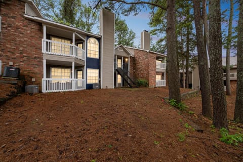 The Davis 412 I Spacious 1 Bed 1 Bath Apartment in Huntsville