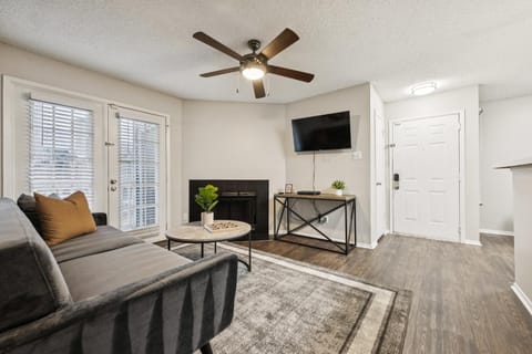 The Davis 412 I Spacious 1 Bed 1 Bath Apartment in Huntsville