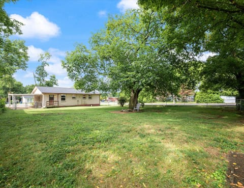 Cozy Franklin Hideaway - For 5 House in Brentwood