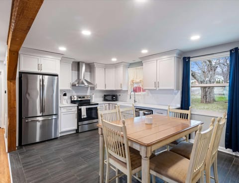 Cozy Franklin Hideaway - For 5 House in Brentwood