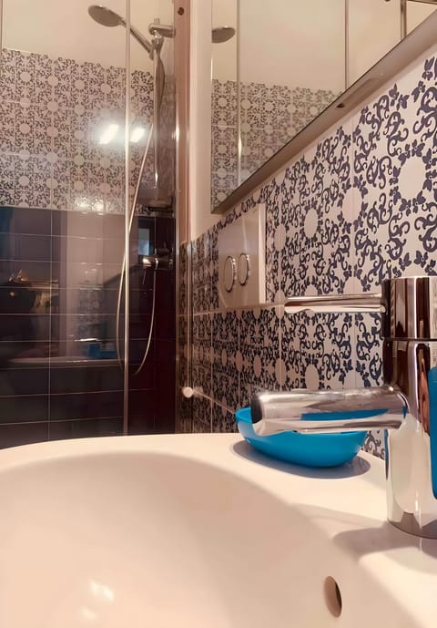 Bathroom, Living room