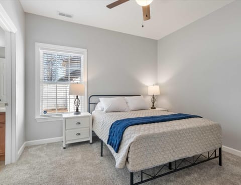 Majestic Murfreesboro Manor - Pet Friendly House in Tennessee