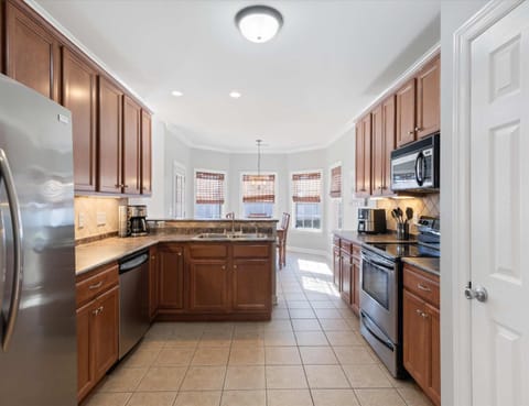 Majestic Murfreesboro Manor - Pet Friendly House in Tennessee