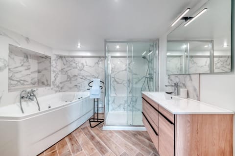 Le Pouteau charme authentique 2 chambres Apartment in Lyon