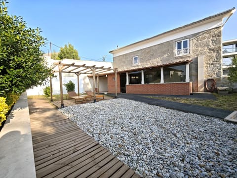 Property building, Garden, Animals