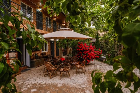 Day, Garden, Dining area, Garden view