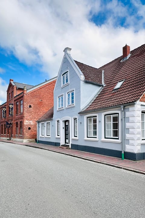 Property building, Street view