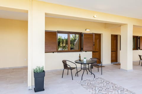 Nelly's Place garden house 1 Apartment in Messenia