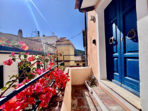 Property building, Balcony/Terrace