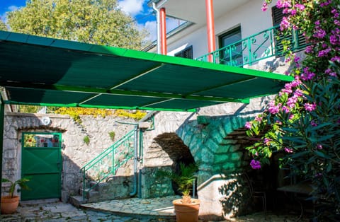 Facade/entrance, Garden, Balcony/Terrace, Garden view