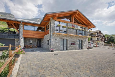 Property building, Living room