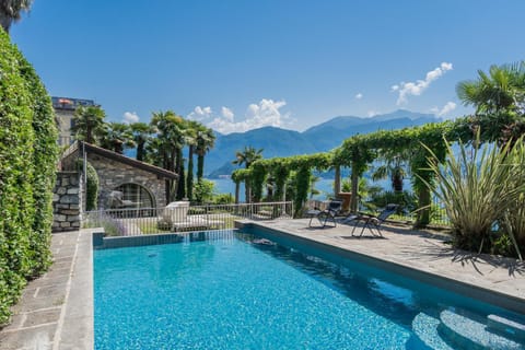 Nearby landmark, Day, Natural landscape, Garden, Garden view, Lake view, Mountain view, Pool view, Swimming pool, sunbed
