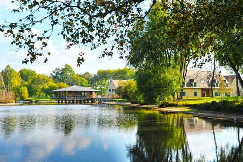 Camping maeva Respire Domaine de Sainte Montaine Campground/ 
RV Resort in Centre-Val de Loire