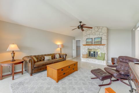 Family Home with Stunning Water Views in Tavares! House in Tavares