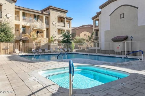 Property building, Day, Swimming pool, sunbed