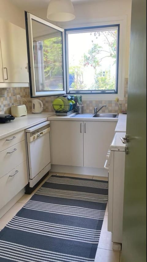 Kitchen or kitchenette, dishwasher