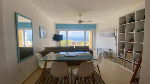 TV and multimedia, Living room, Seating area, Dining area, air conditioner