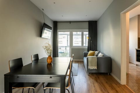 TV and multimedia, Living room, Seating area, Dining area