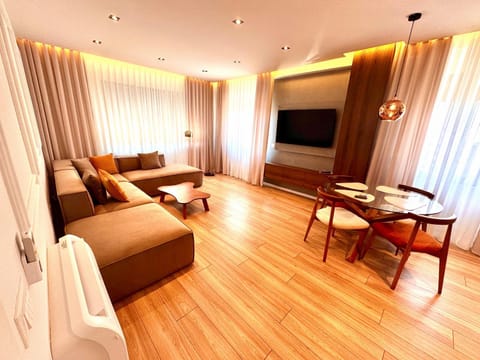Communal lounge/ TV room, TV and multimedia, Living room, Seating area, Evening entertainment