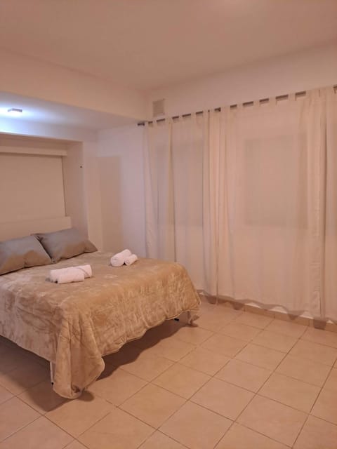 Bed, towels