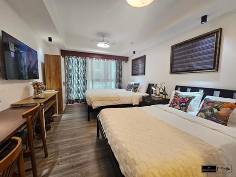 Bed, TV and multimedia, Photo of the whole room, Bedroom
