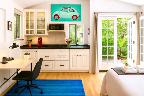 Bed, Kitchen or kitchenette, Living room, Photo of the whole room, Bedroom, pet friendly