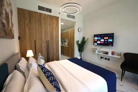 Bed, Kitchen or kitchenette, Photo of the whole room, Seating area, Bedroom, wardrobe, kitchen, air conditioner