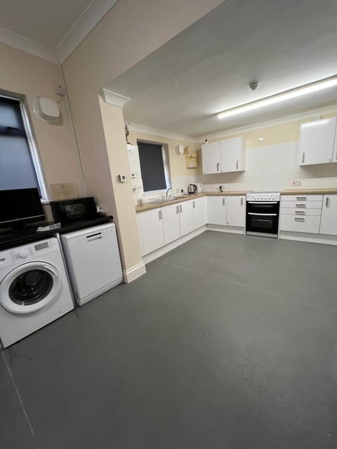 Kitchen or kitchenette, oven, stove, washing machine, dryer