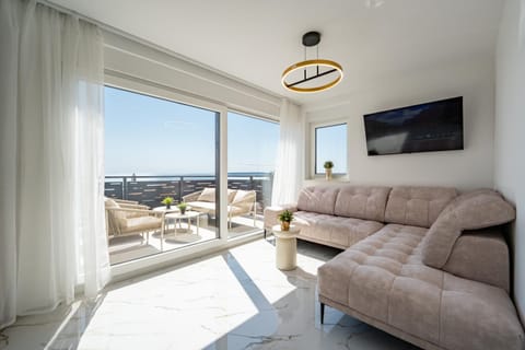 View (from property/room), Balcony/Terrace, Living room
